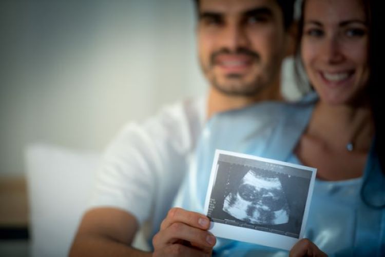 Couple holding ultrasound